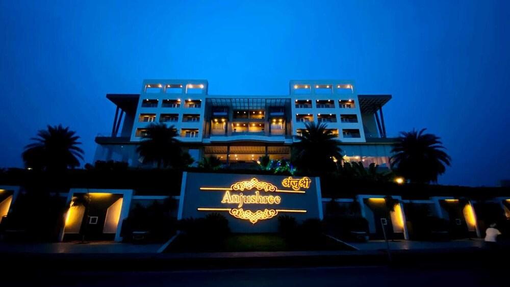 أنجوشري - أوجاين