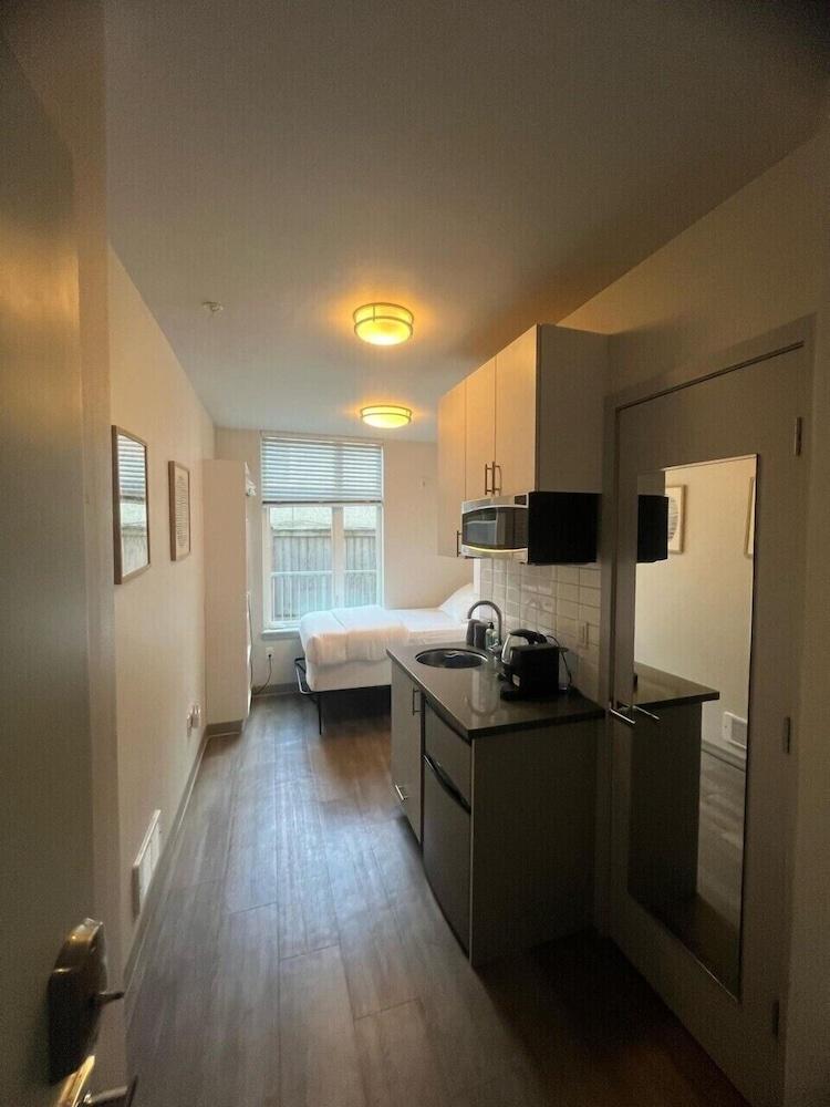 سالمونبيري ستوديو إن والينج فورد