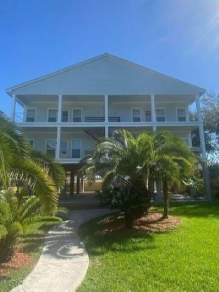 UNIT H Exterior