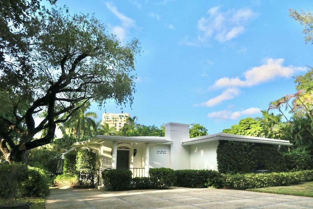 بست سبوت نير لودردال بيتش ، إيتس آند لاس أولاس المنطقة الخارجية