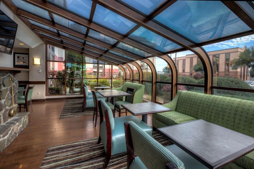 هامبتون إن وست سبرنجفيلد