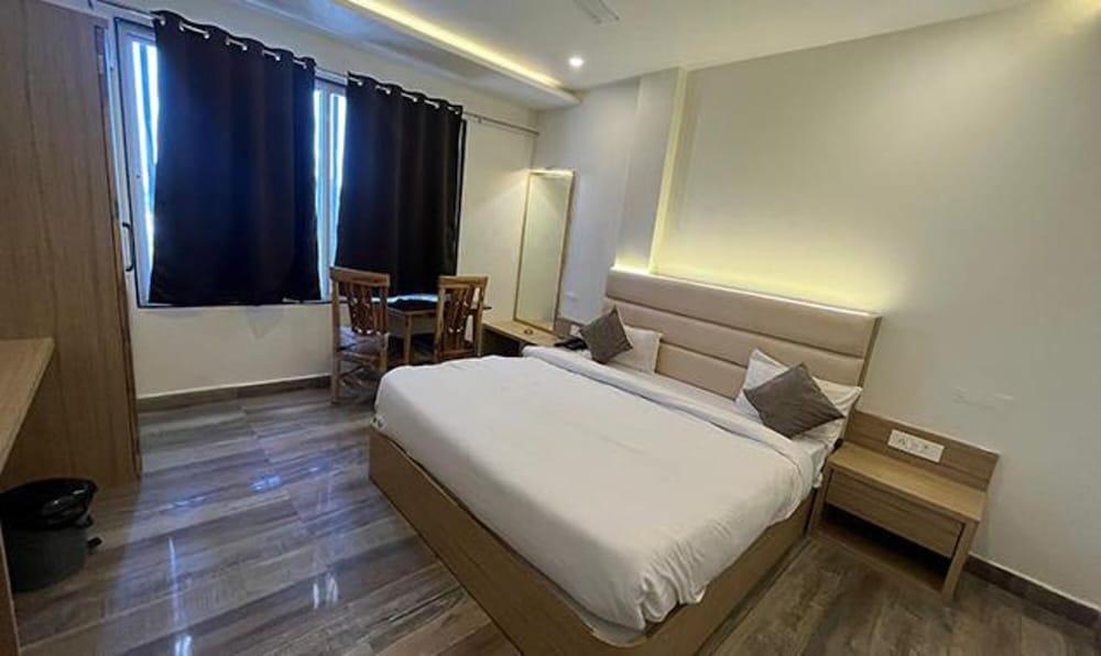 فاب هوتل براكاش