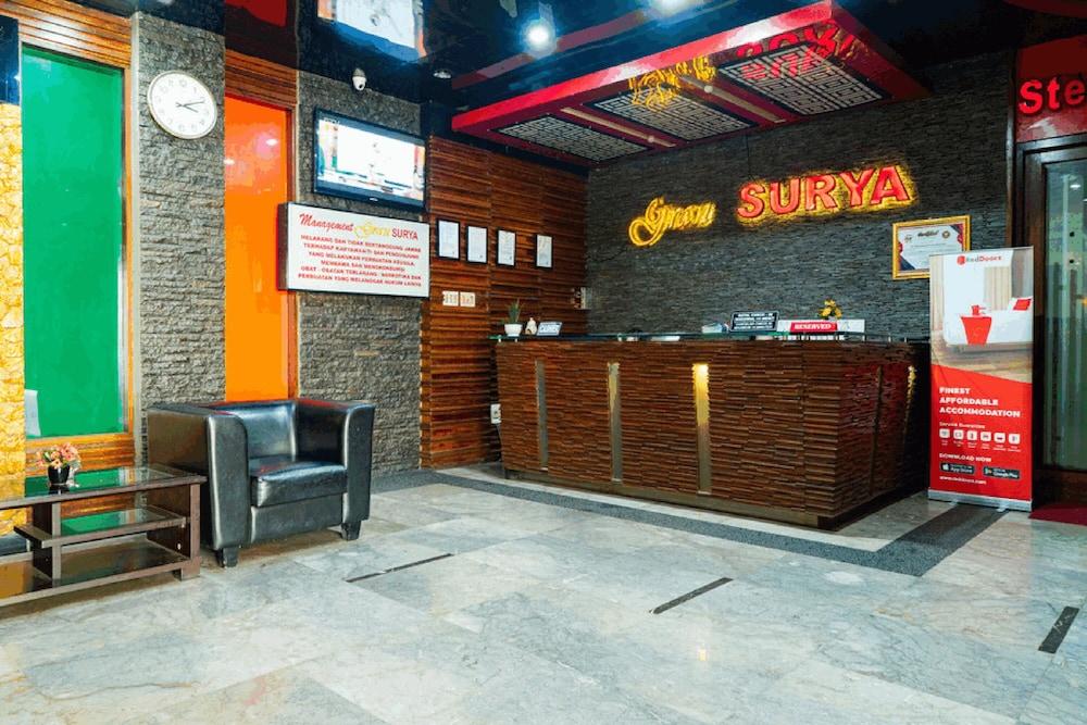 ريد دورز بلس نير تشادستون مول