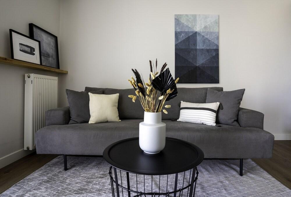 بوش 1 بد رو أبابرتمنت إن تشالاندري الصورة الأساسية