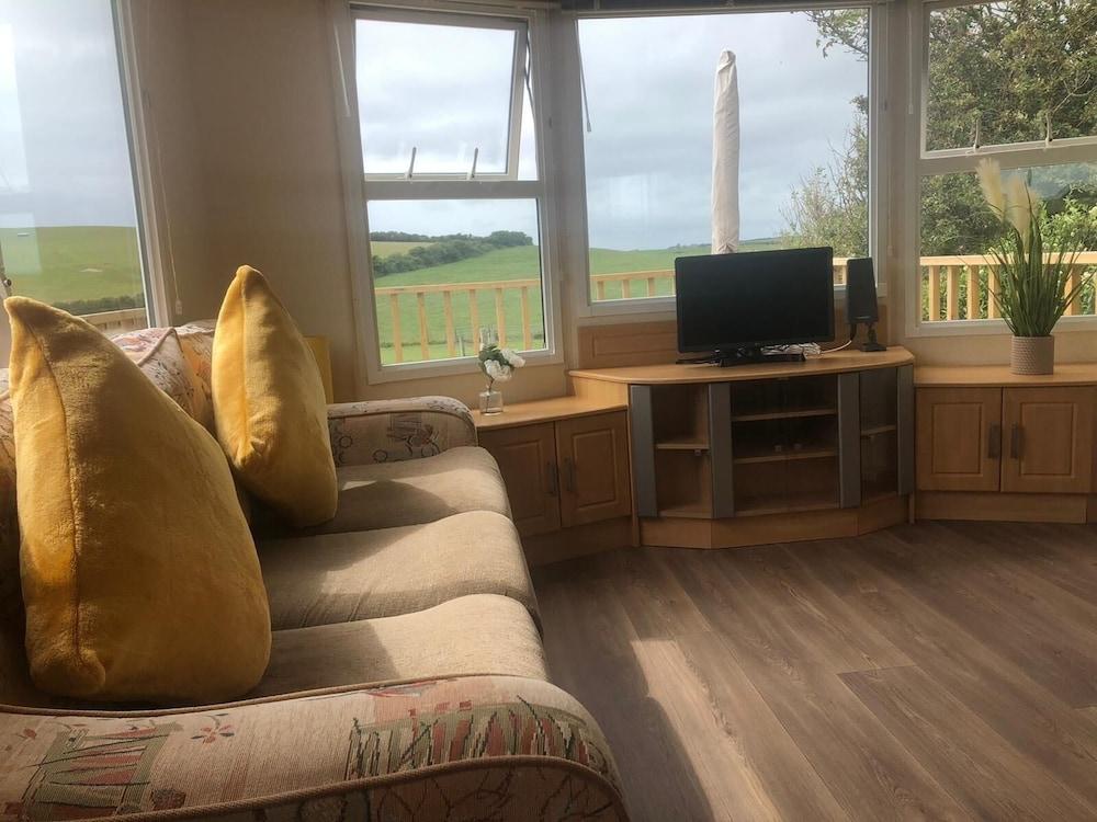 Captivating 2-bed Static Caravan in Holyhead Interior