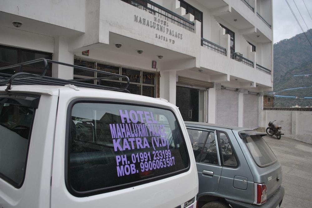 Hotel Maha Luxmi Palace Exterior
