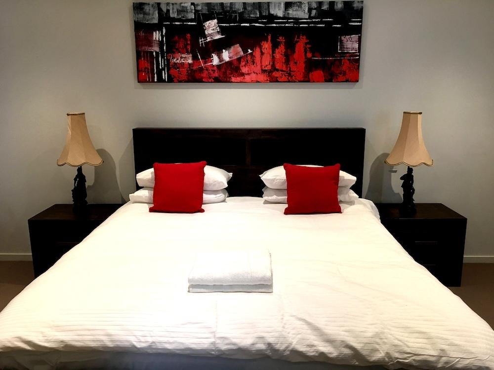 ديلوكس ليك فيو هاوس