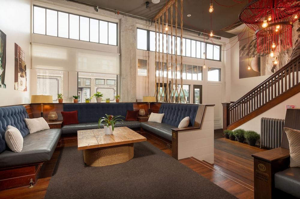 كومودور هوتل