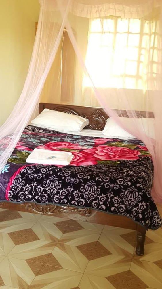 Sultan Hamud Pyramids Resort Room