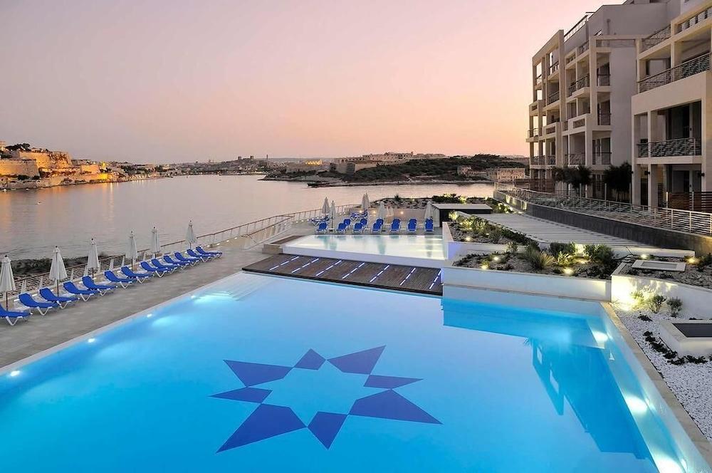 Luxury Apartment Tigne Point With Pool Outdoor Pool