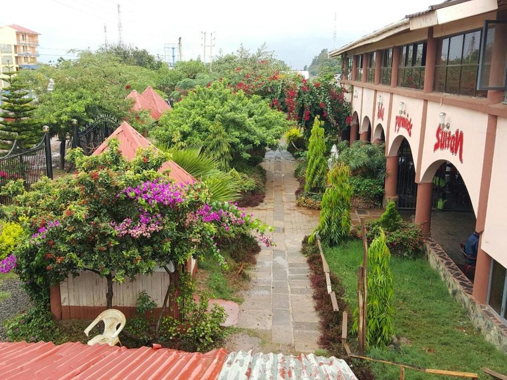 Sultan Hamud Pyramids Resort Featured Image