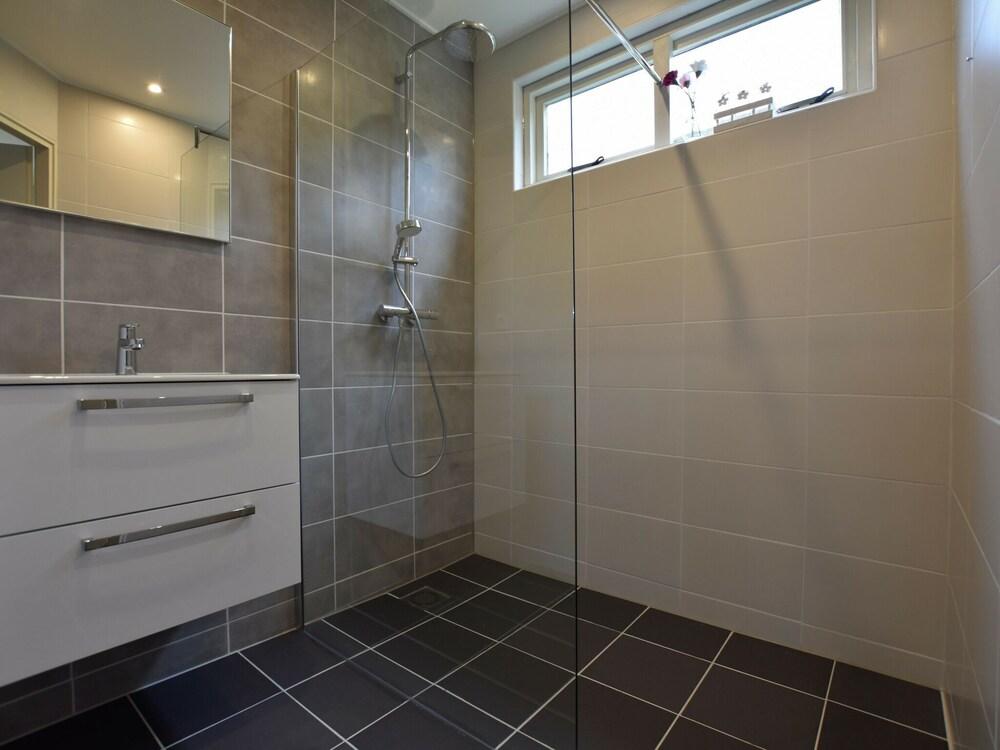 مودرن هوليداي هوم إن هولشورست ويذ برايفت تيراس حمام