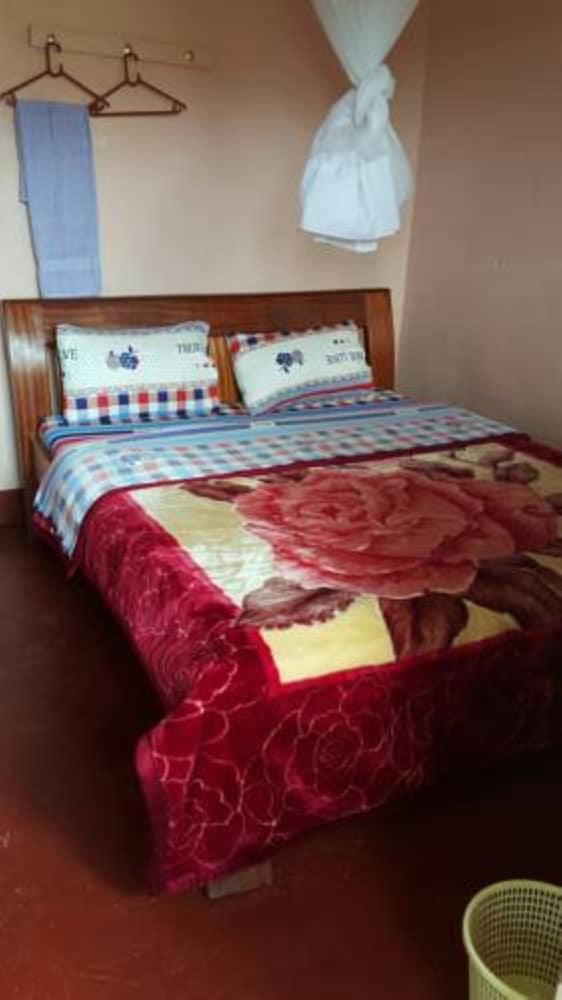 Sultan Hamud Pyramids Resort Room