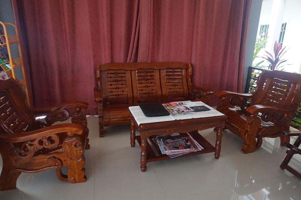 Tong Tin Tat Residence View Lobby Sitting Area