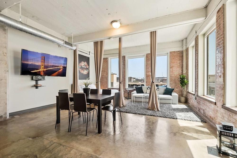 3 بد روم يونيت إن داون تاون دالاس ويذ بول آند جيم