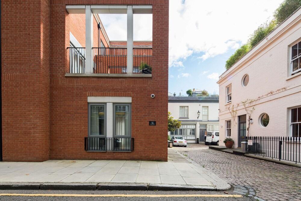 Hessian Marble Exterior