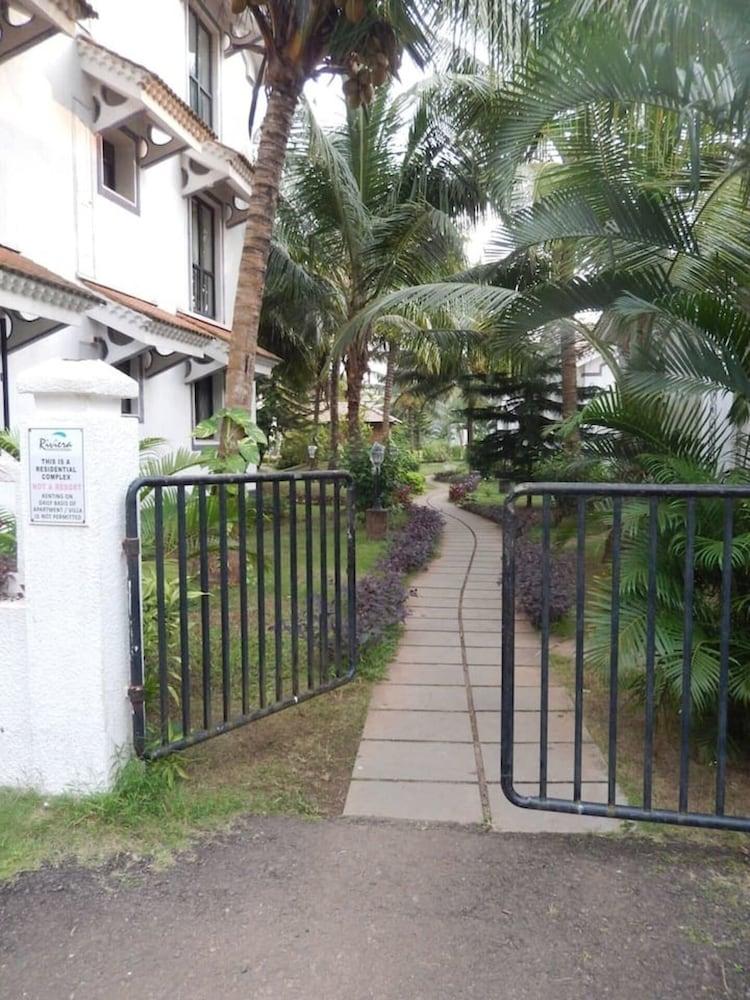 1 BHK Apt Calangute-baga-anjuna Property Grounds