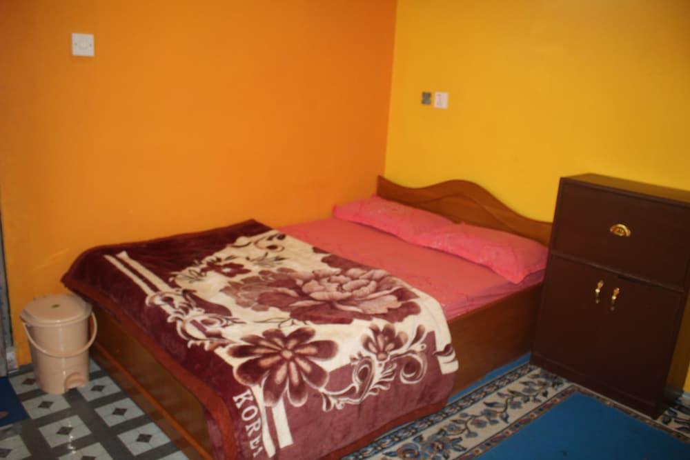 هوتل ريد روز