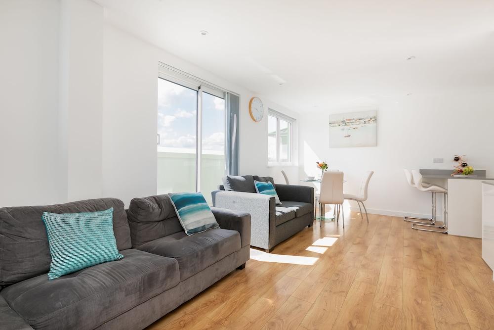 Skyvillion Tower Points - Tower Point Lovely apartment in Enfield London Featured Image