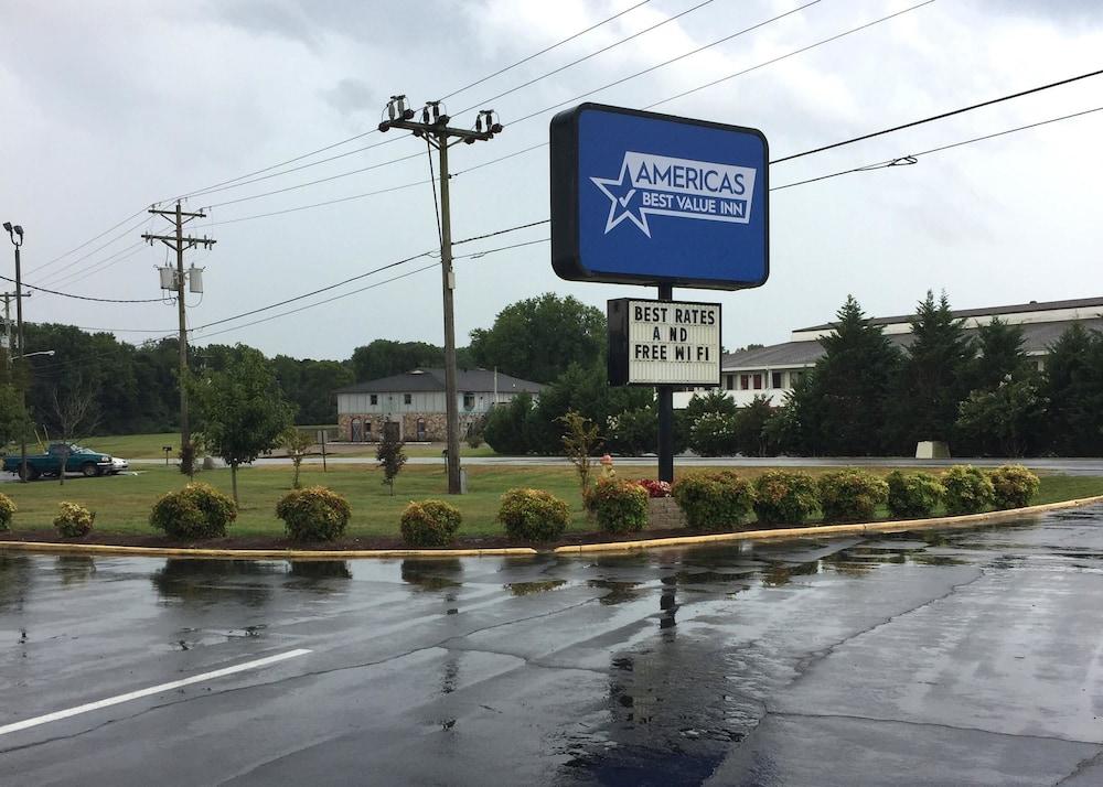 أميريكاز بيست فاليو إن مانشيستر، تينيسي المنطقة الخارجية