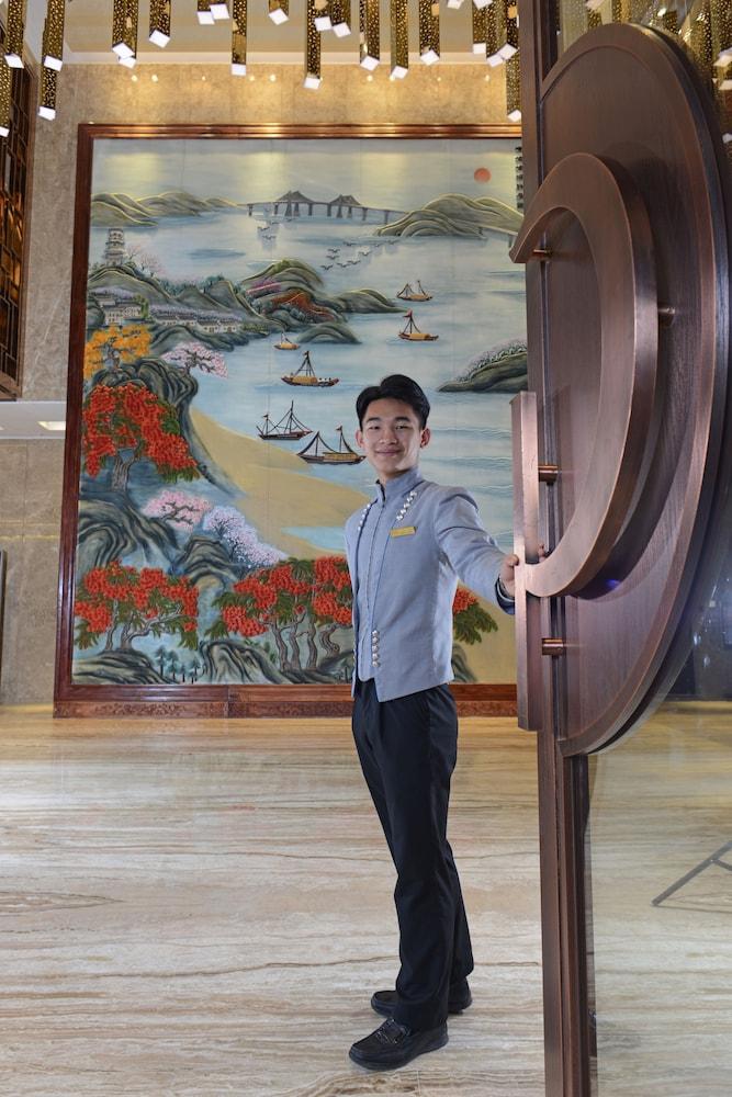 مينشاين جلوريا بلازا هوتل شانتو