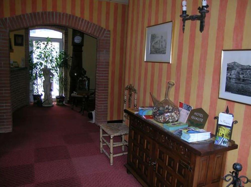 هوتل لا بيرجولا داخلي