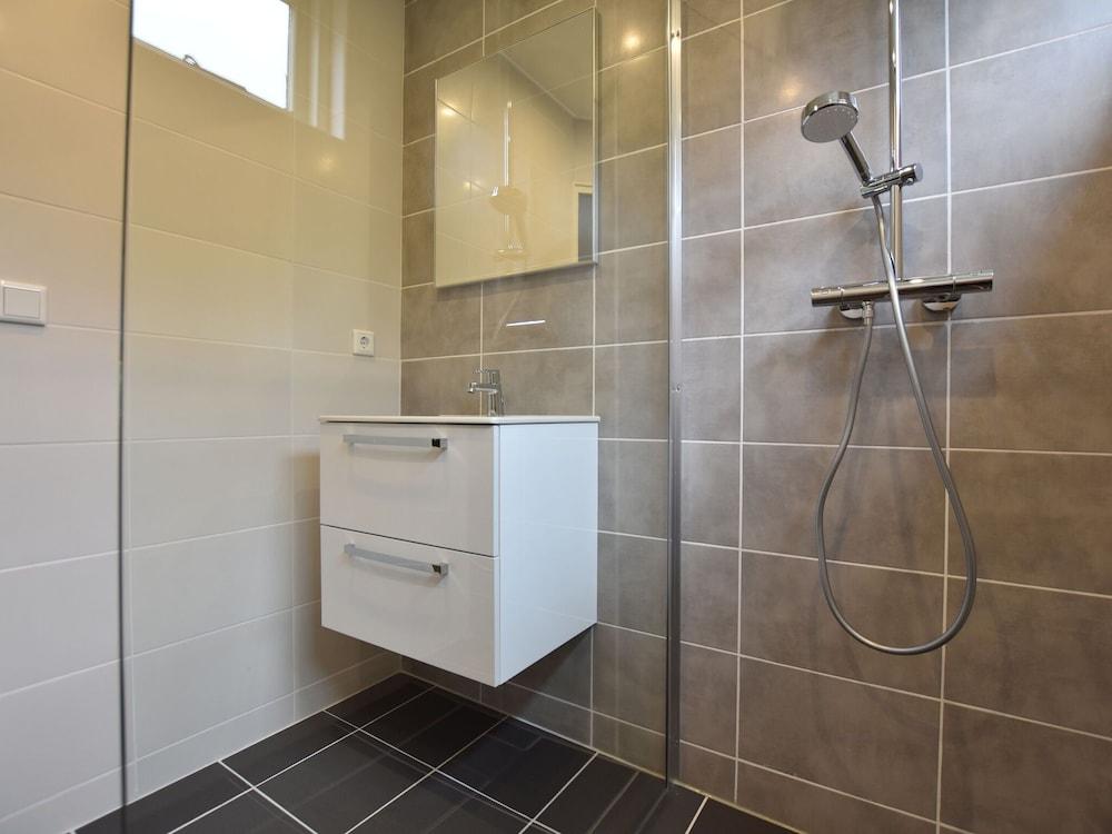 رافيشينج هوليداي هوم إن هولشورست نير فوريست حمام