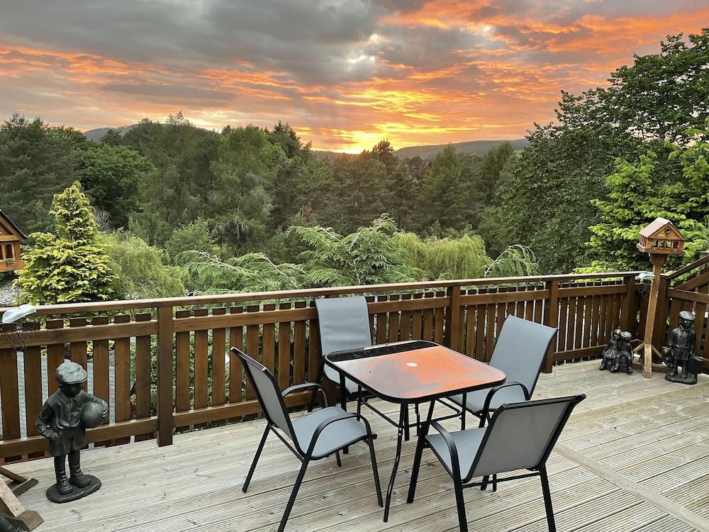 بيوتيفول 2 بد روم لودج ويذ ستونينج فيوز