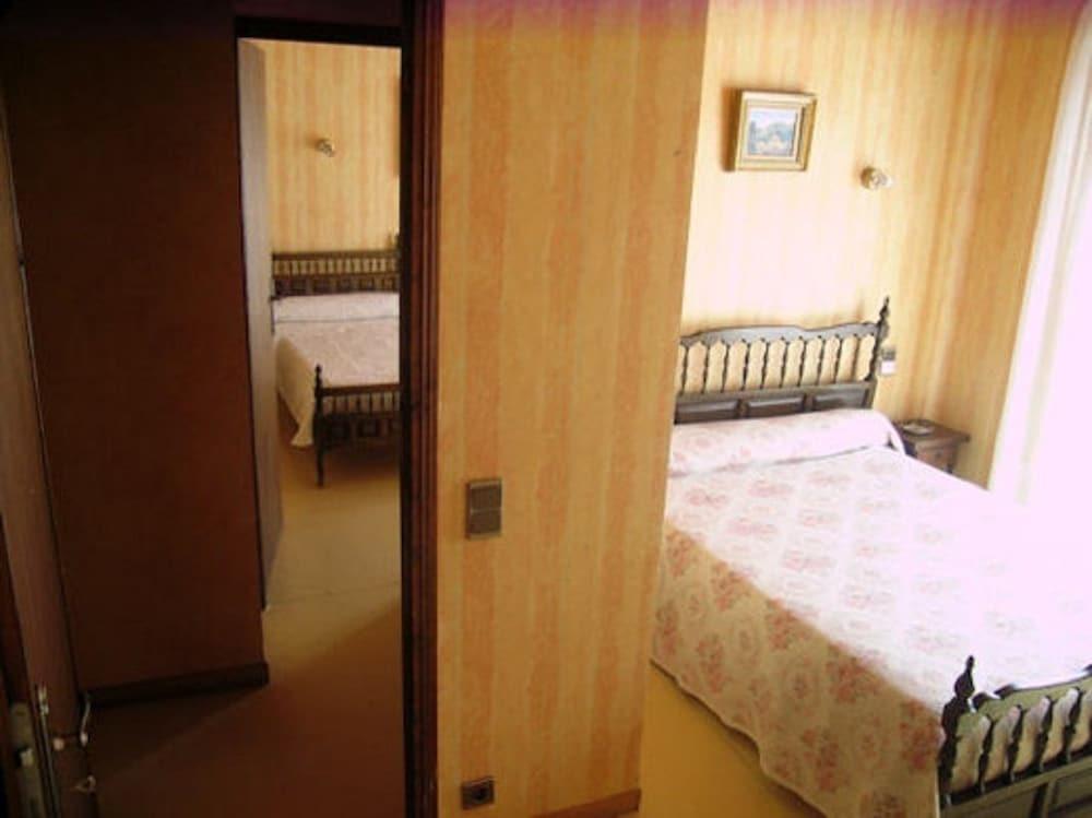 هوتل لا بيرجولا غرفة