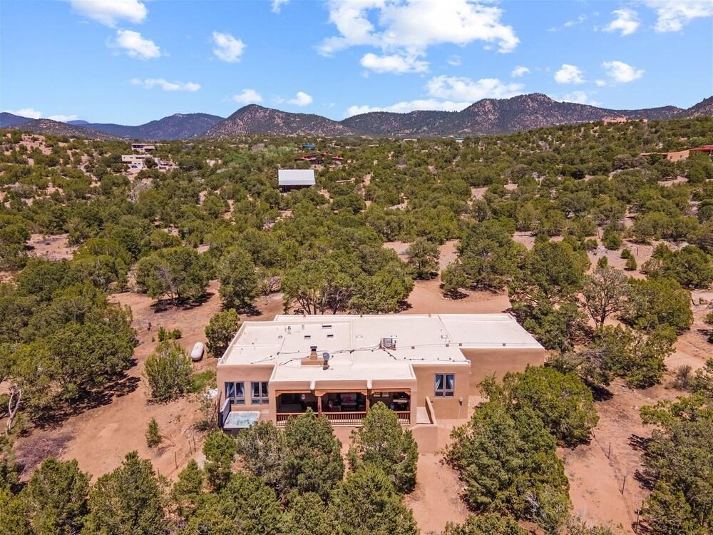 Sunlit Pines - Tucked in the Trees, Private Escape, Easy Drive to Plaza - NEW Listing Exterior