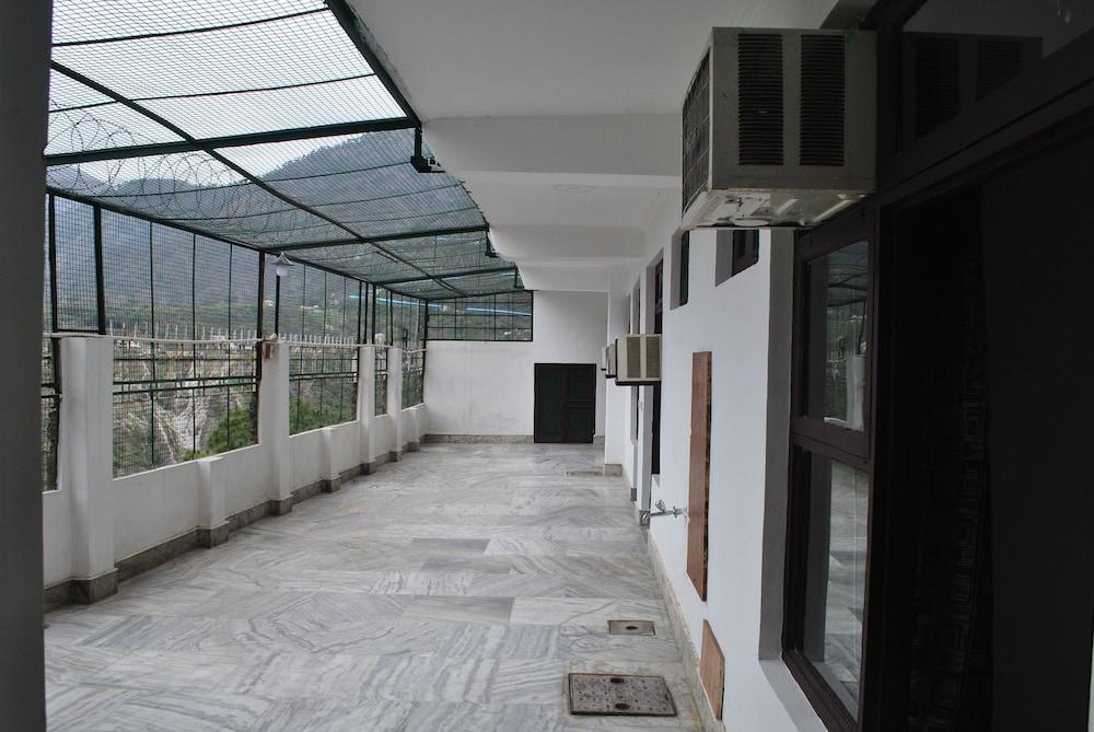 Hotel Maha Luxmi Palace Exterior