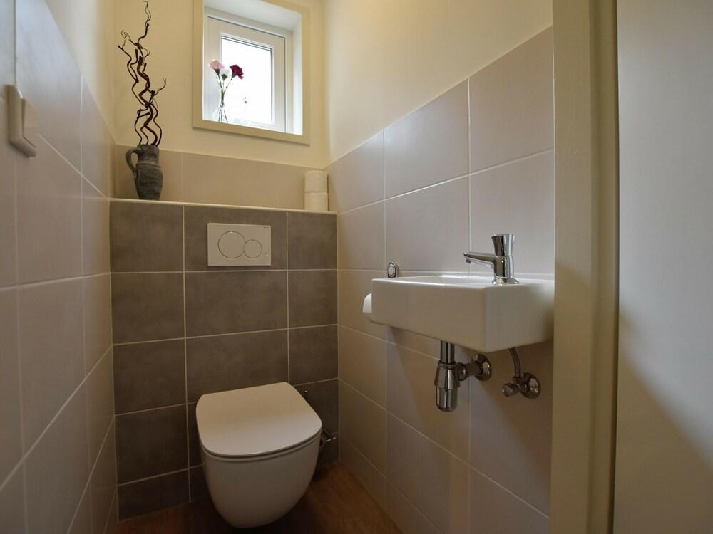 مودرن هوليداي هوم إن هولشورست ويذ برايفت تيراس حمام