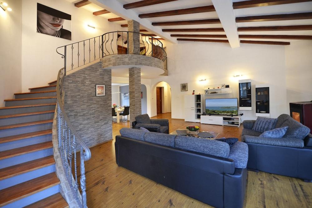 فيلا كريستينا