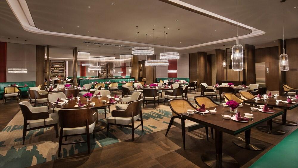 كراون بلازا شيانغشي، آن آي آيتش جي هوتل أخرى