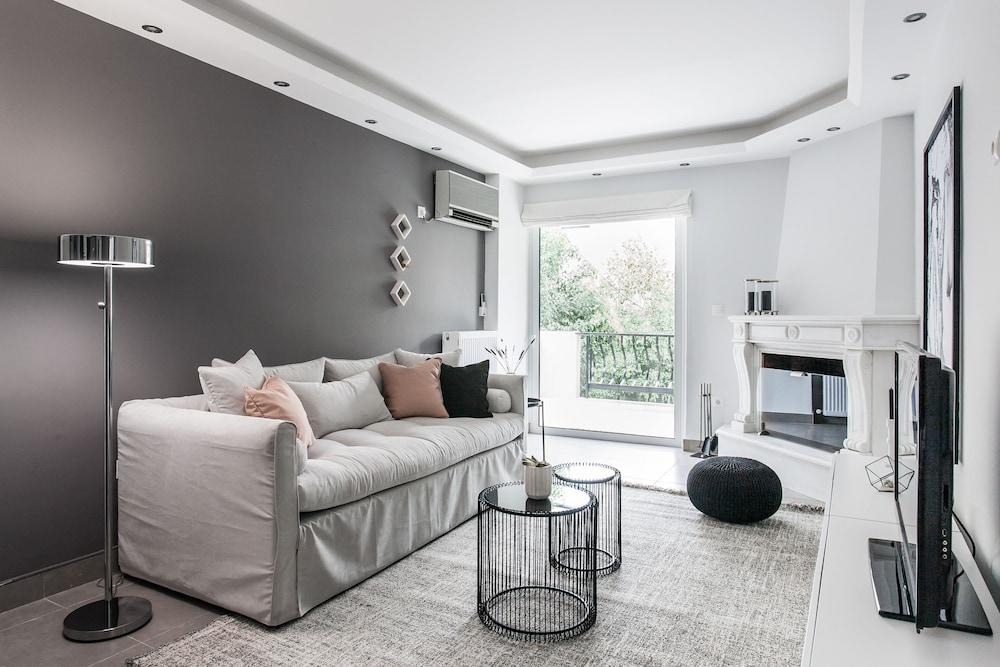 أب ستريت مودرنايزد آند سبيشوس 2 بد روم أبارتمنت إن تشالاندري