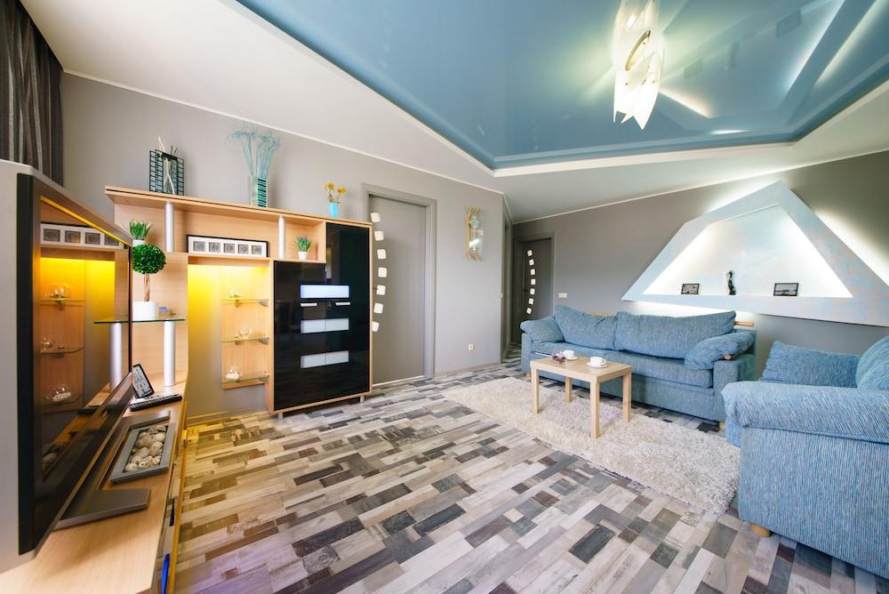 باول ماري أبارتمنتس أون فوينوف إنت