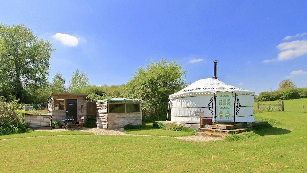 Love2Yurt