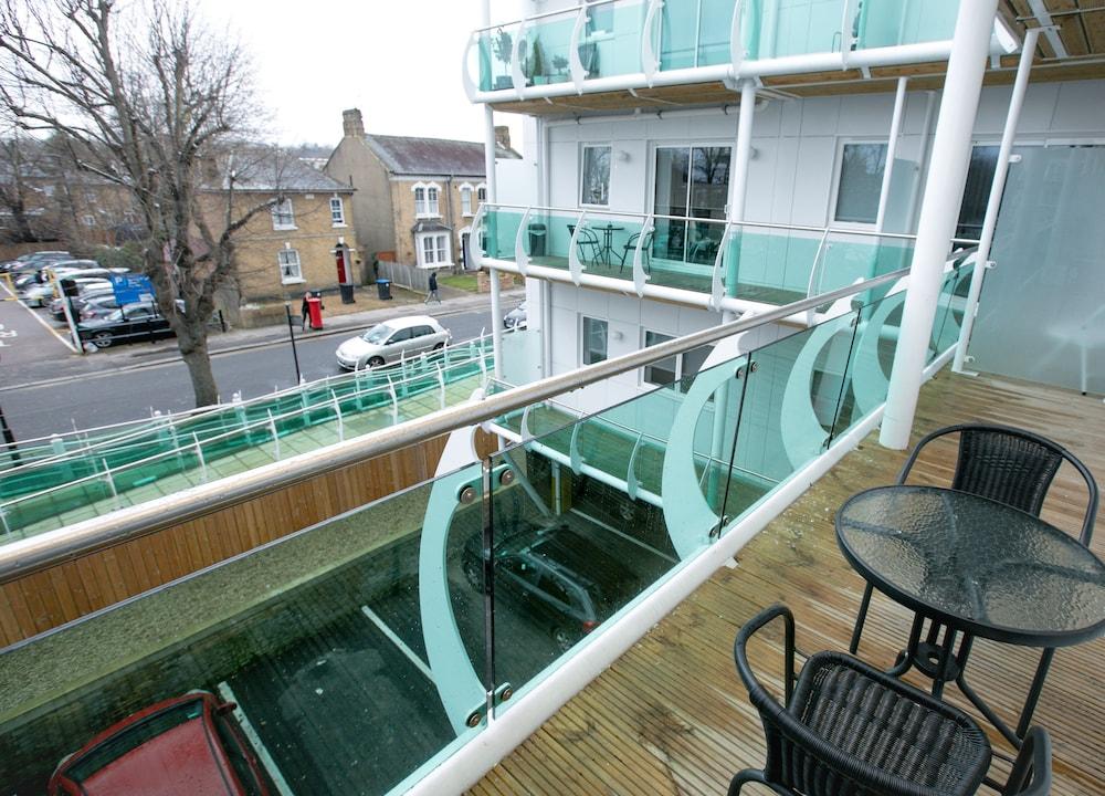 Skyvillion Tower Points - Tower Point Lovely apartment in Enfield London Lobby