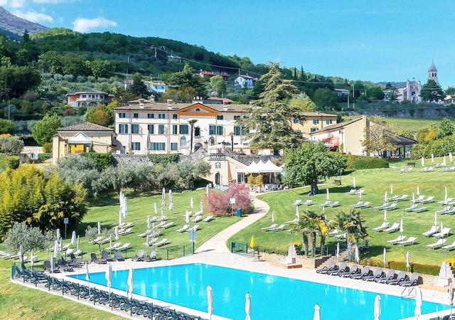 أوتيل فيلا كاريولا